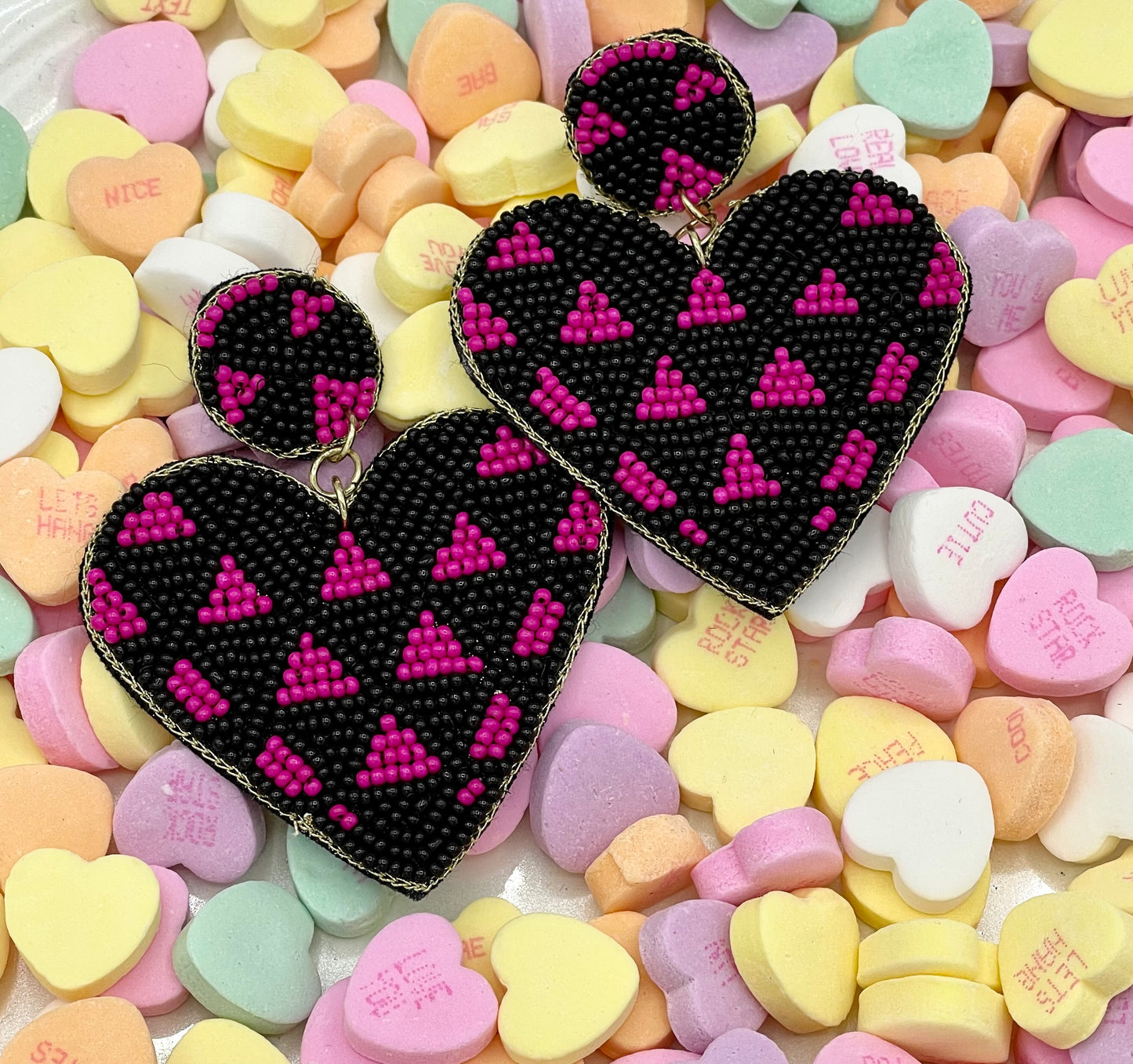 Triangle Pattern Heart Bead Earrings in Black and Fushsia